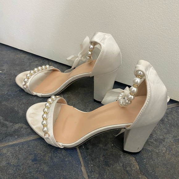 COPY - SHEIN Bow & Faux Pearl Decor Satin Chunky Heeled Ankle Strap Sandals - Picture 8 of 8